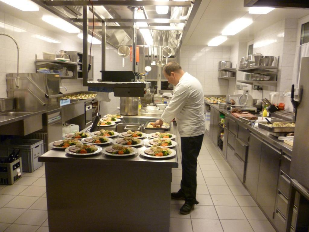 Hotel Speiserestaurant Bahnhof Güttingen Eksteriør bilde